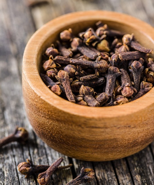 Cloves whole